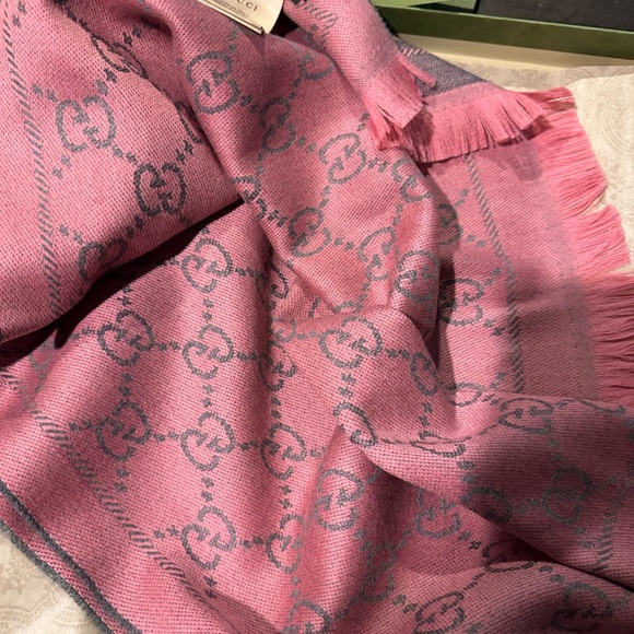 Gucci Scarf - Picture 8 of 9